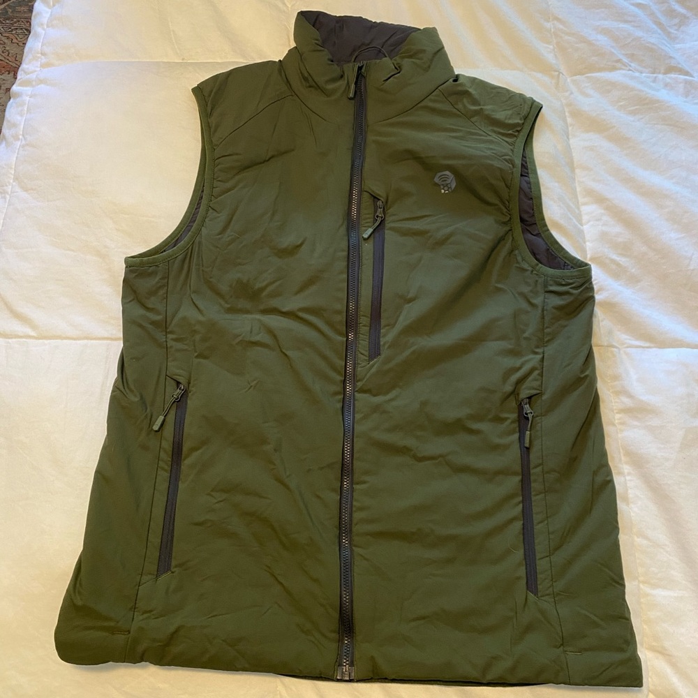 Men's Mountain Hardwear Kor Strata vest in Dark Army Green Small